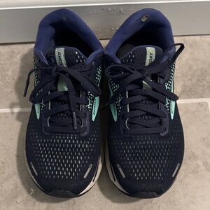 Brooks Women's Shoes in Navy and Mint